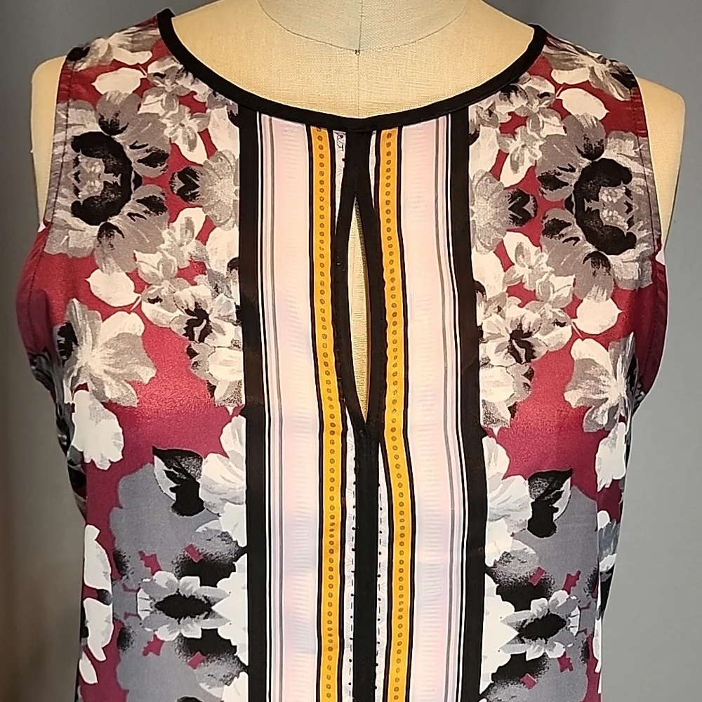 Patterned top - Picture 2 of 6